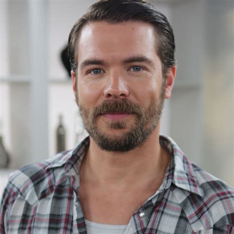 How to Get Away with Murder: Charlie Weber Files for。